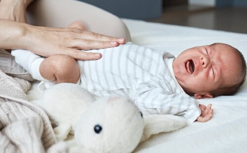 Tout savoir sur les coliques du nourrisson : conseils pratiques et solutions adaptées