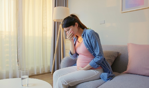 Hyperémèse gravidique : quand les nausées de grossesse deviennent un véritable danger
