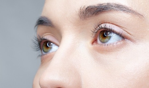 Ghost lashes : pourquoi cette tendance beauté remet les cils naturels au premier plan ?
