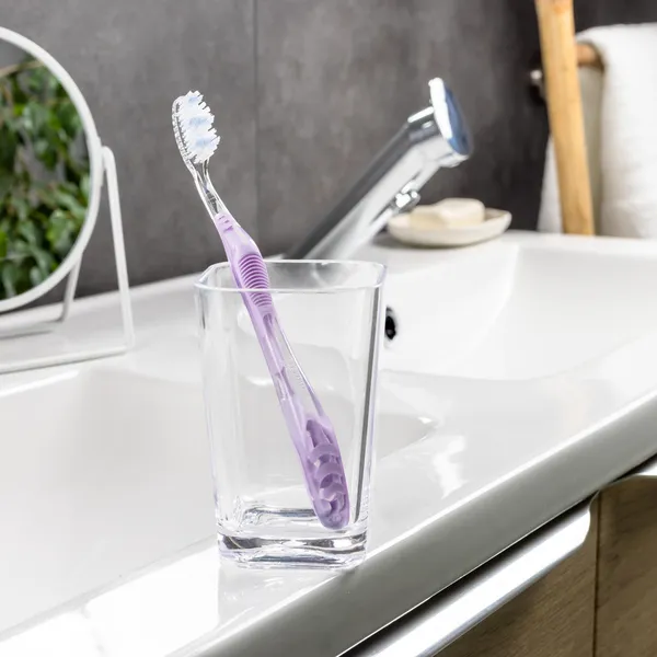 Elgydium Blancheur brosse à dents medium